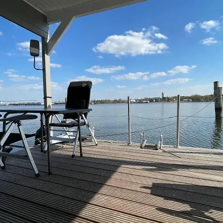 Hausboot Janne Luebeck Inclusive Kanu Nach Verfuegbarkeit Sup Und Wlan 50 Mbit S Flat Exterior photo