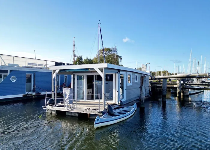 Hausboot Janne Luebeck Inclusive Kanu Nach Verfuegbarkeit Sup Und Wlan 50 Mbit S Flat