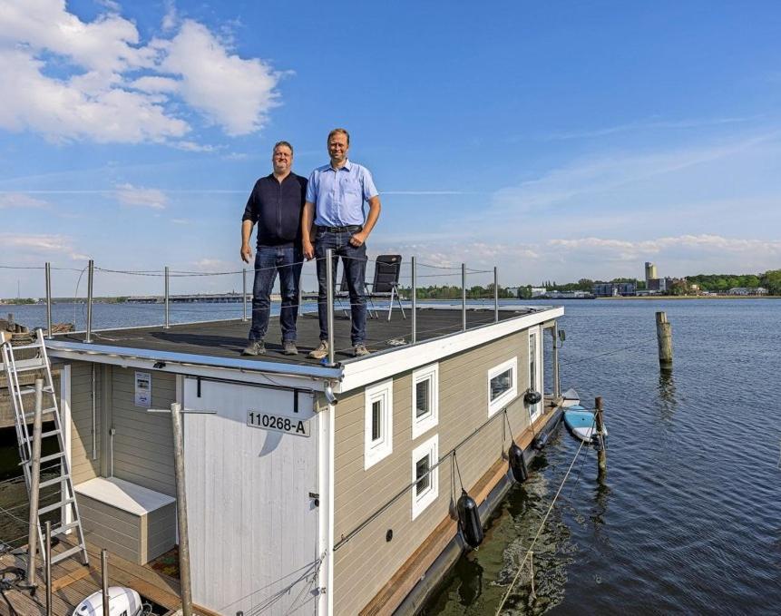 Hausboot Janne Inclusive Kanu Nach Verfuegbarkeit Sup Und Wlan 50 Mbit S Flat Botel *