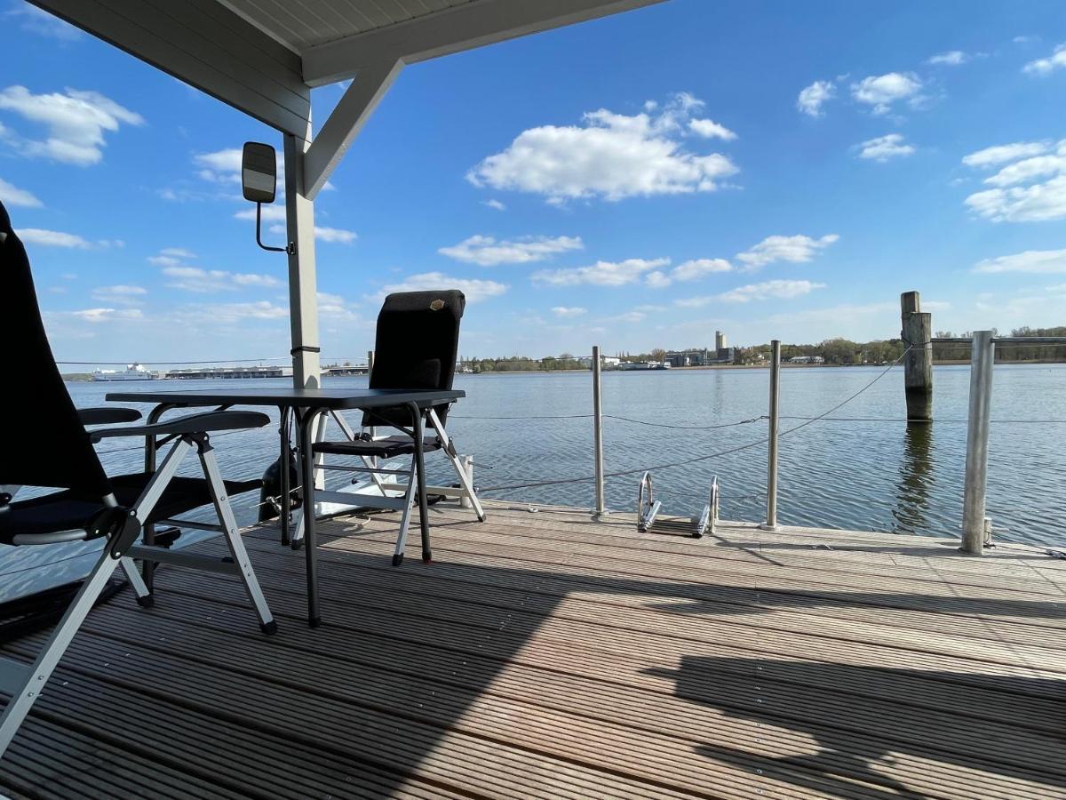 Botel Hausboot Janne Inclusive Kanu Nach Verfuegbarkeit Sup Und Wlan 50 Mbit S Flat Lubeck