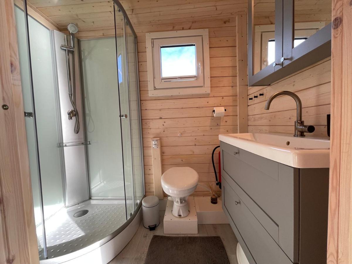 Botel Hausboot Janne Inclusive Kanu Nach Verfuegbarkeit Sup Und Wlan 50 Mbit S Flat Lubeck