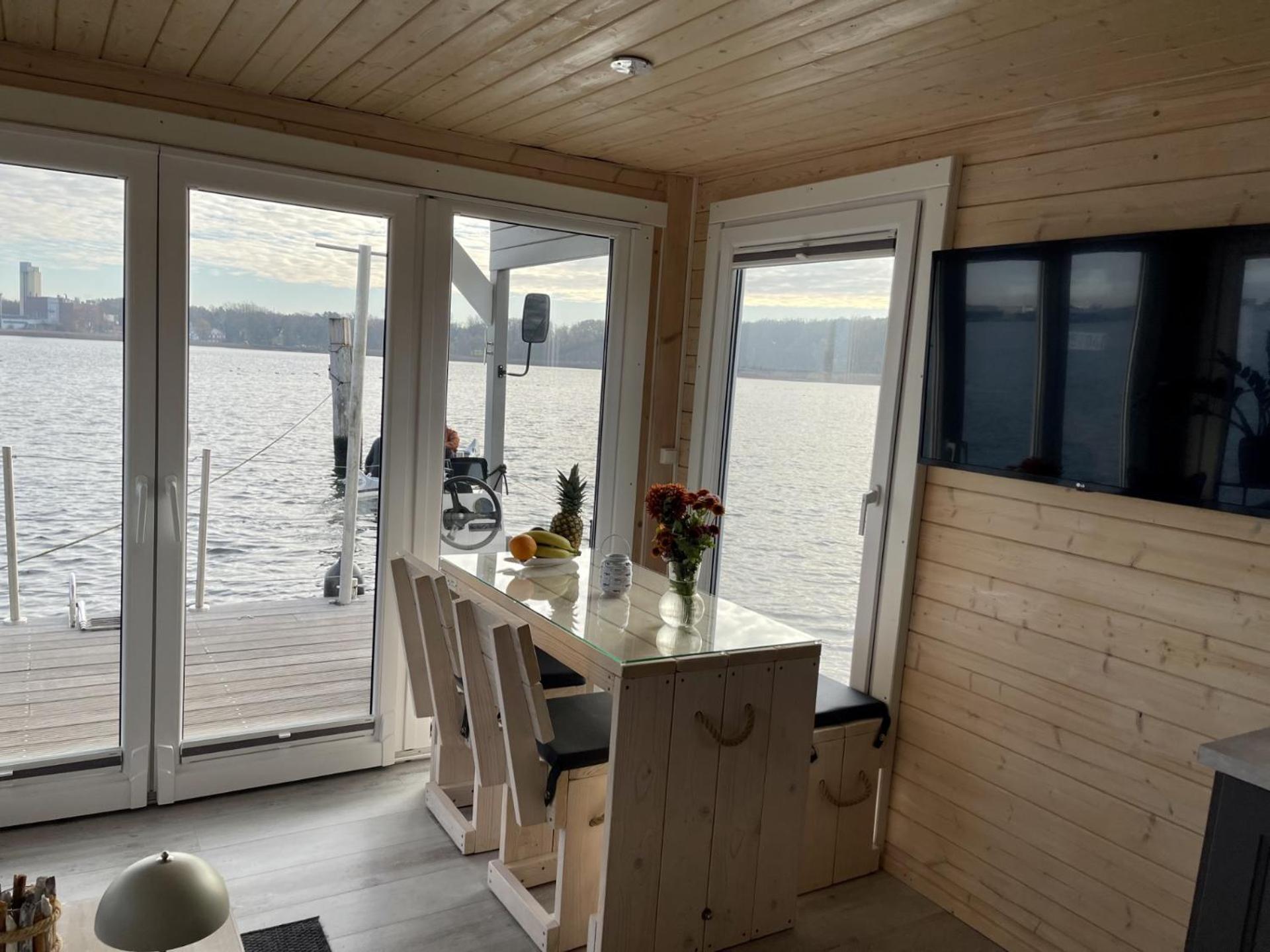 Hausboot Janne Inclusive Kanu Nach Verfuegbarkeit Sup Und Wlan 50 Mbit S Flat *