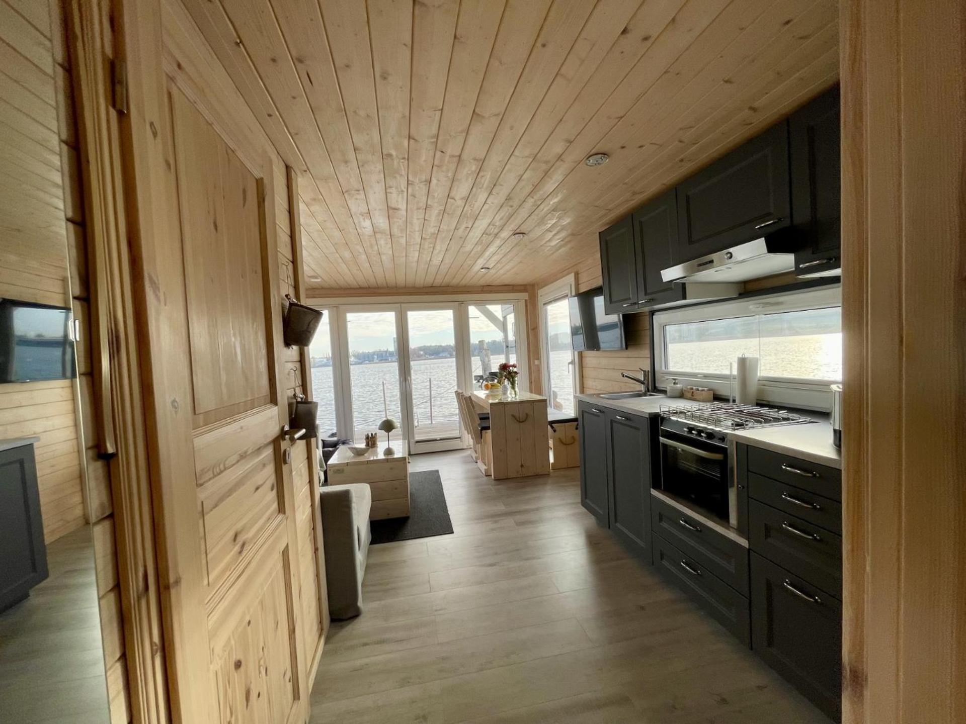 Botel Hausboot Janne Inclusive Kanu Nach Verfuegbarkeit Sup Und Wlan 50 Mbit S Flat