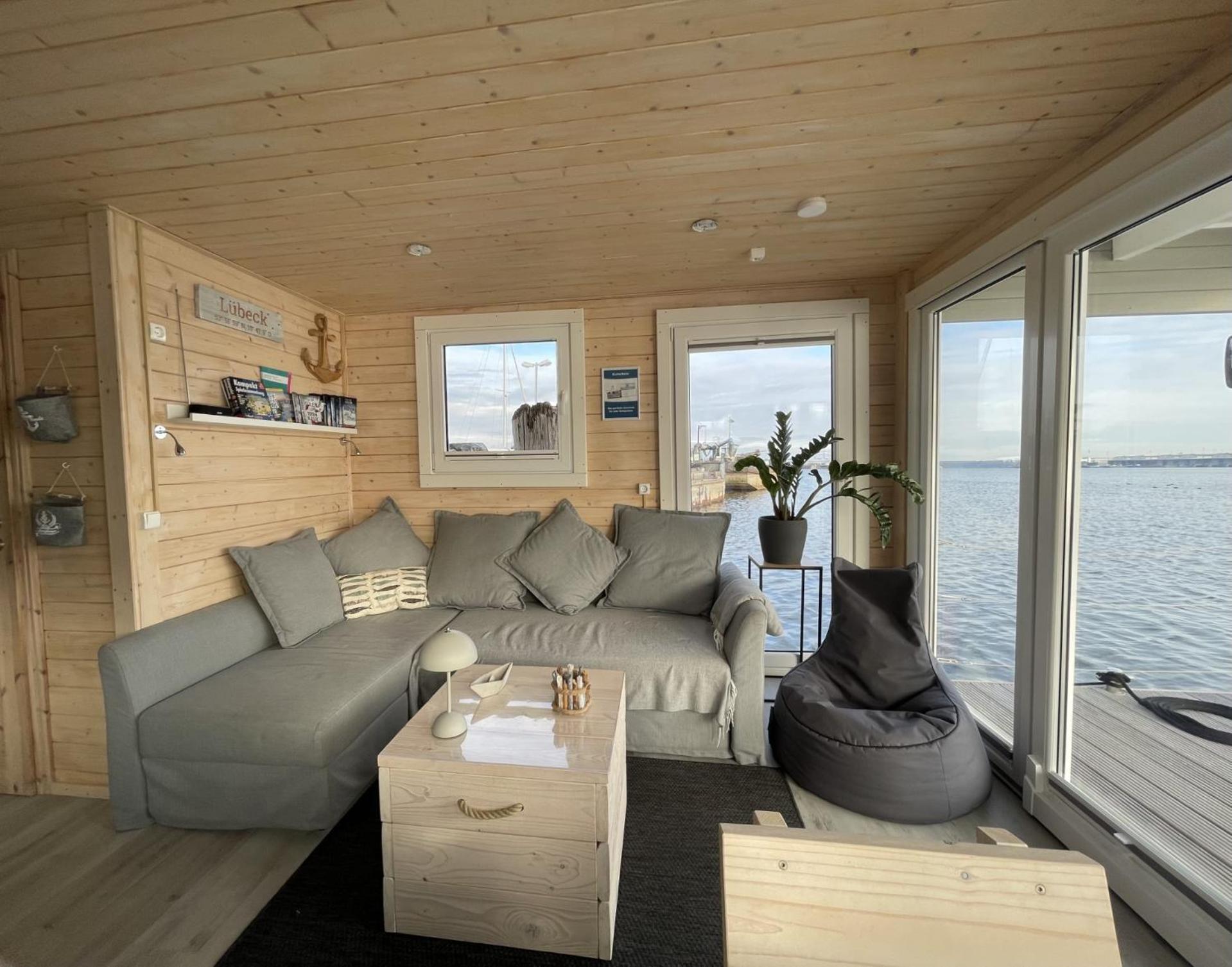 Hausboot Janne Inclusive Kanu Nach Verfuegbarkeit Sup Und Wlan 50 Mbit S Flat Botel *
